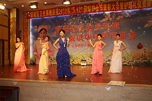匯源珠寶贊助“國際護(hù)士節(jié)”活動(dòng)并組織珠寶秀表演.jpg
